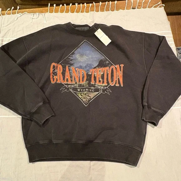 NWT Men’s Abercrombie Grand Teton Graphic Crewneck Sweater Sweatshirt Gray Small - Picture 5 of 5